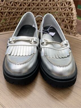 Women shoes Old Navy Metallic Silver Fringe Loafers with Lug Sole